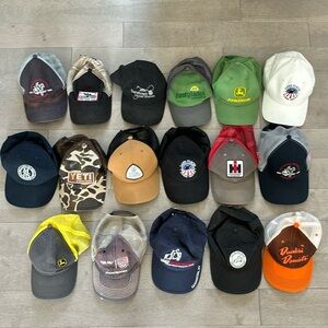 Lot of 17 miscellaneous baseball hats